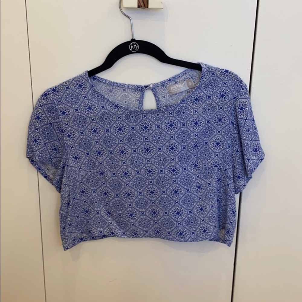 Flowy Crop Top - Picture 3 of 4